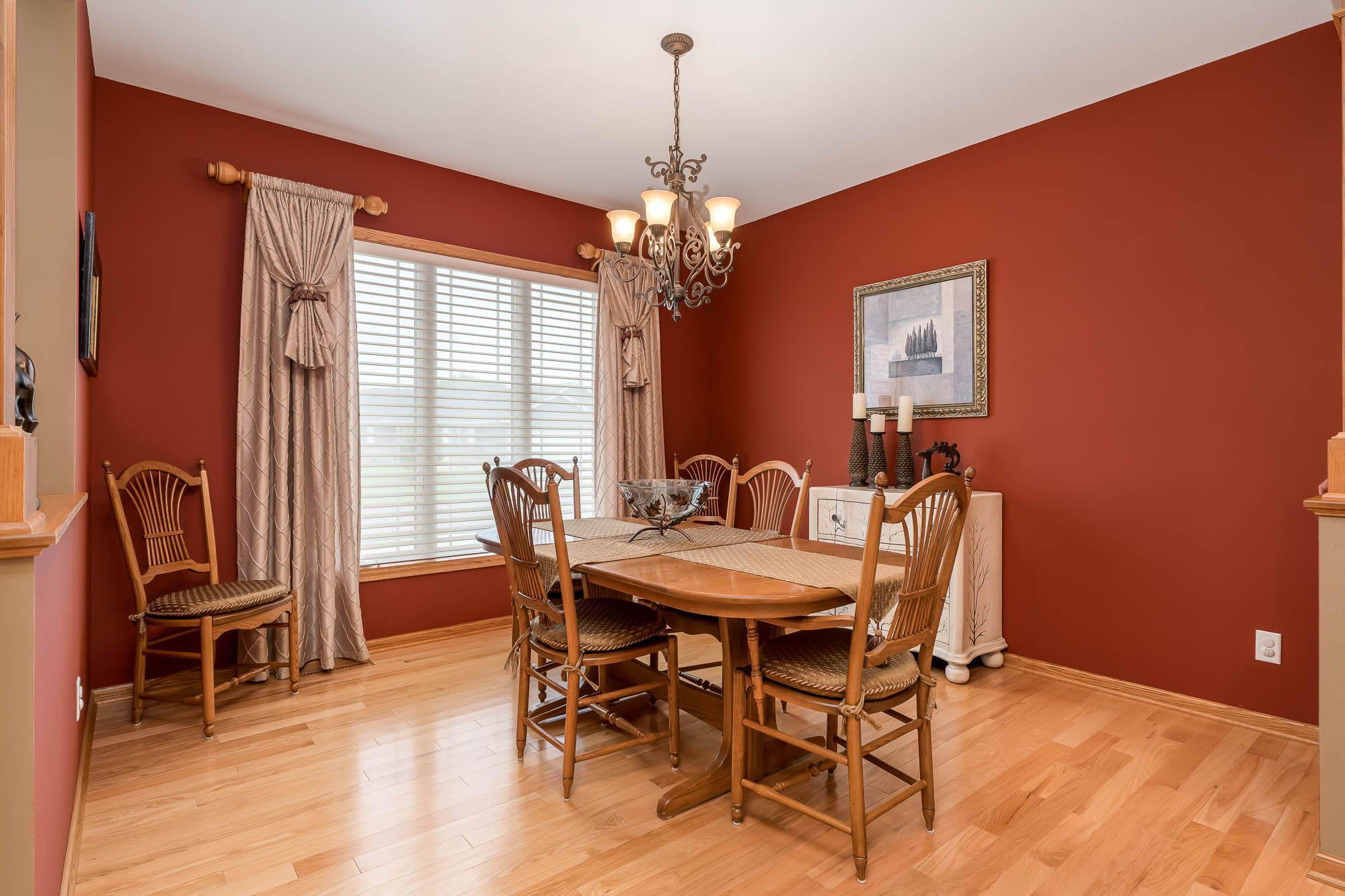 12-web-or-mls-117-grovebrook-drive.jpg