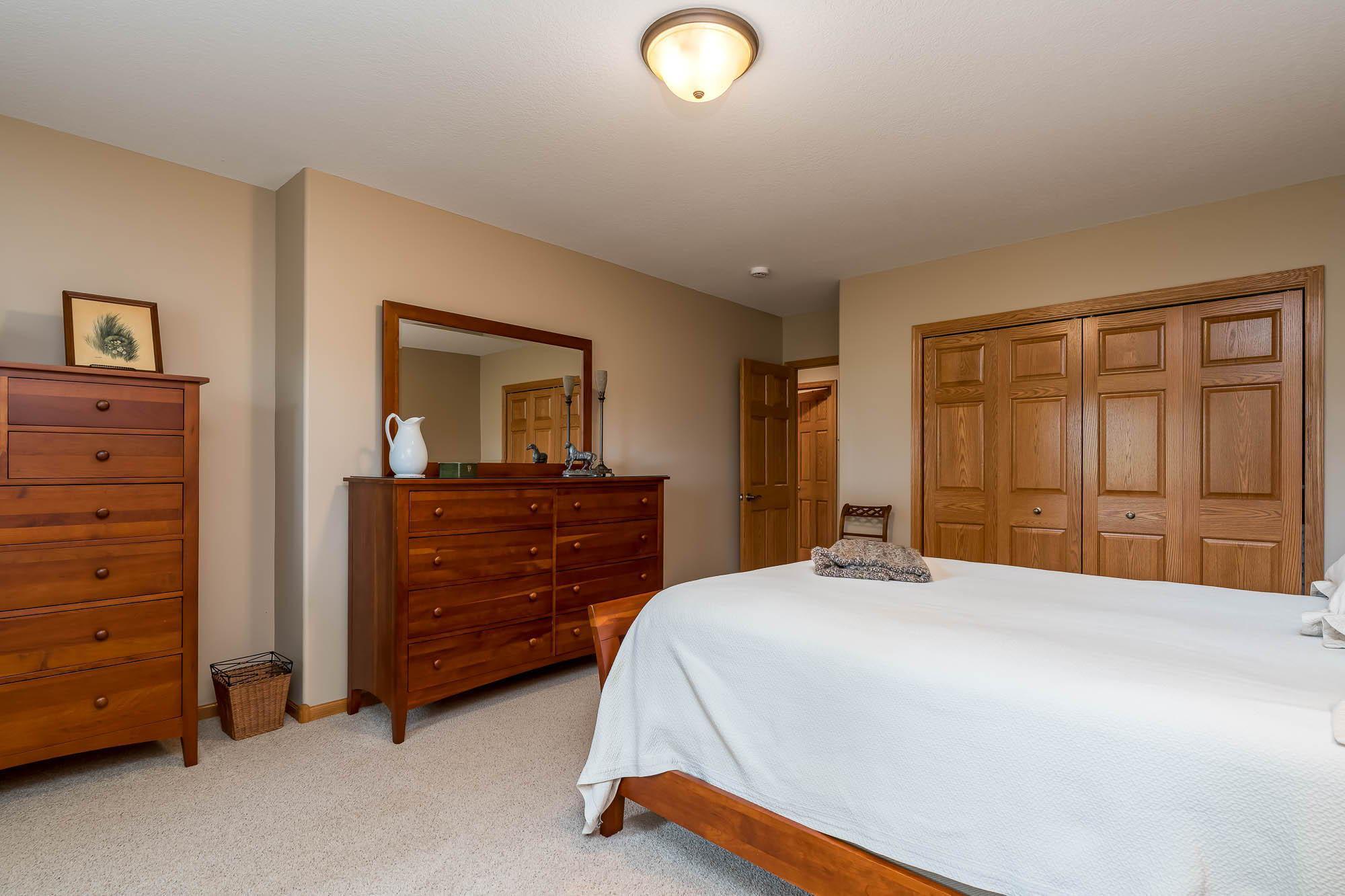 40-web-or-mls-117-grovebrook-drive.jpg