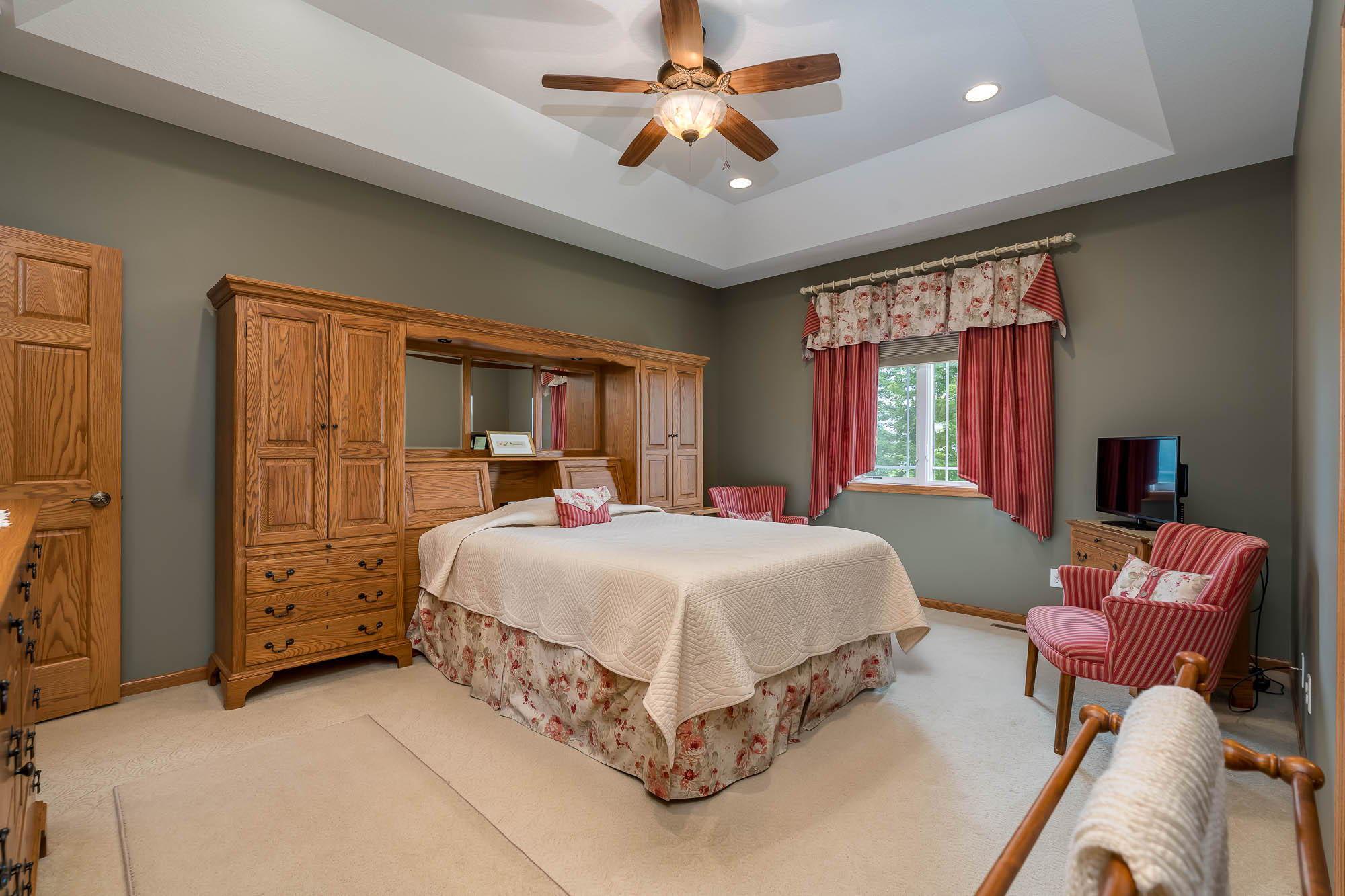 24-web-or-mls-117-grovebrook-drive.jpg
