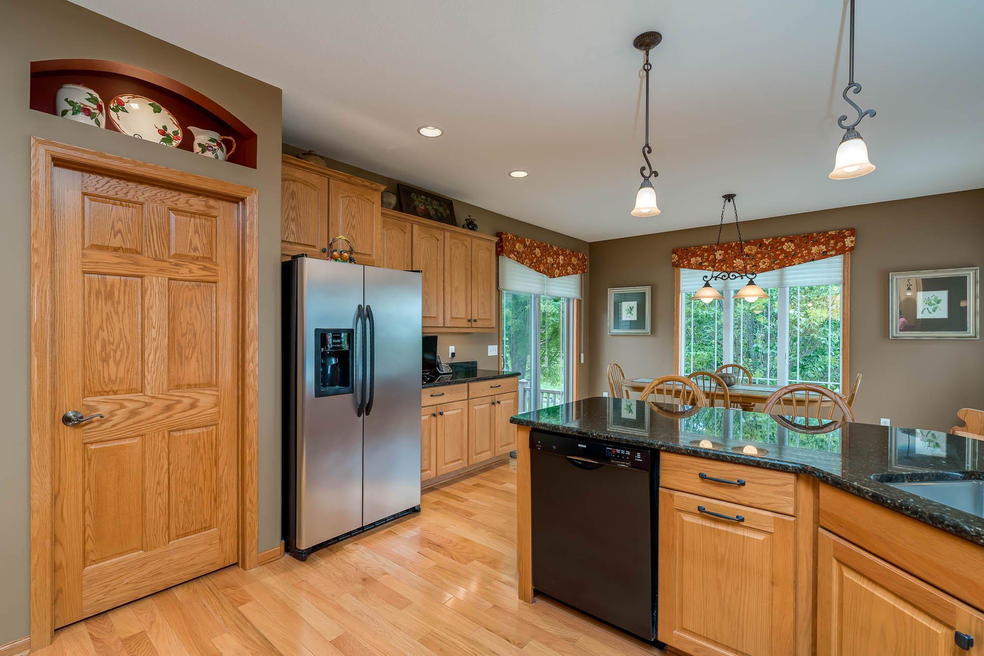 18-web-or-mls-117-grovebrook-drive.jpg