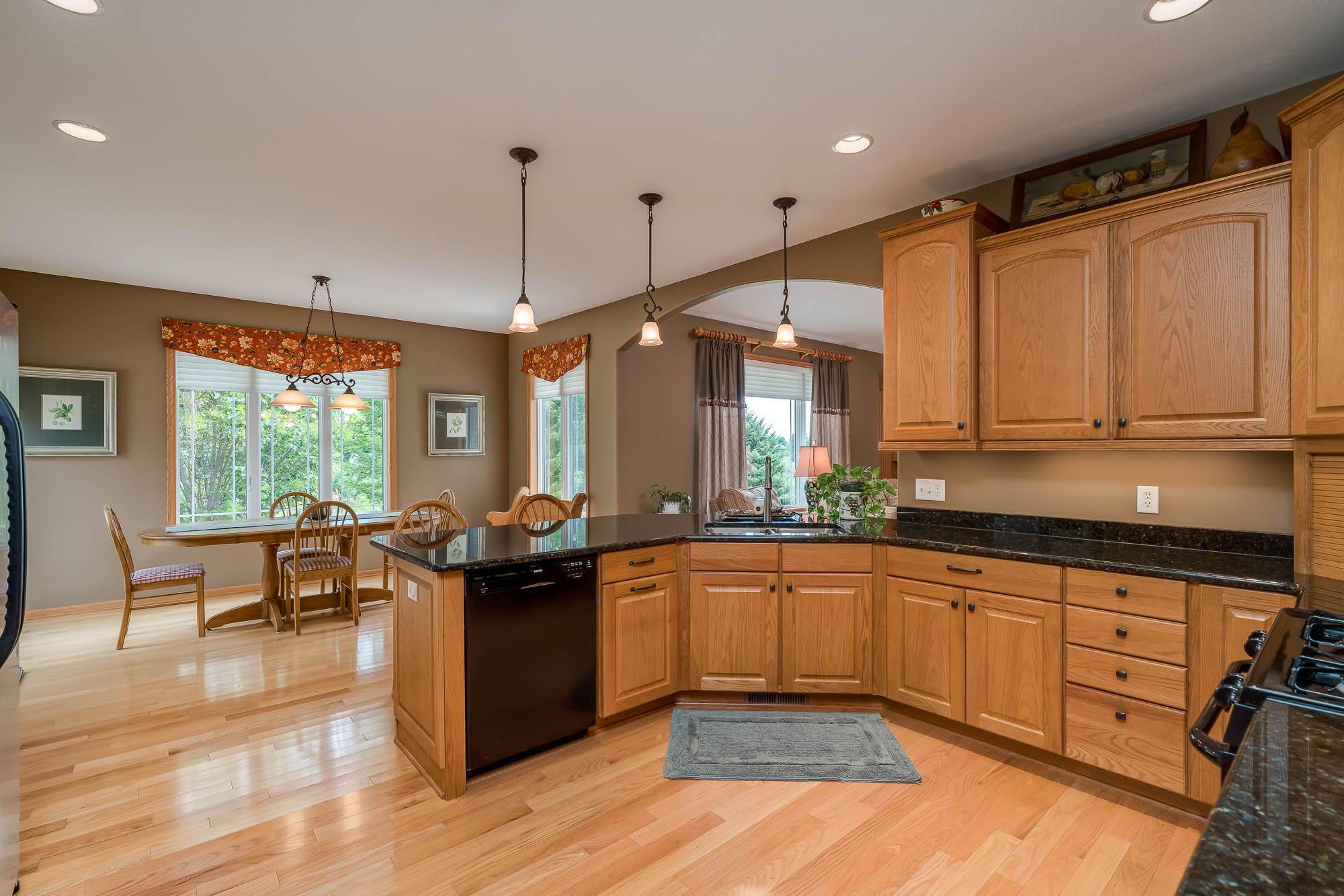17-web-or-mls-117-grovebrook-drive.jpg