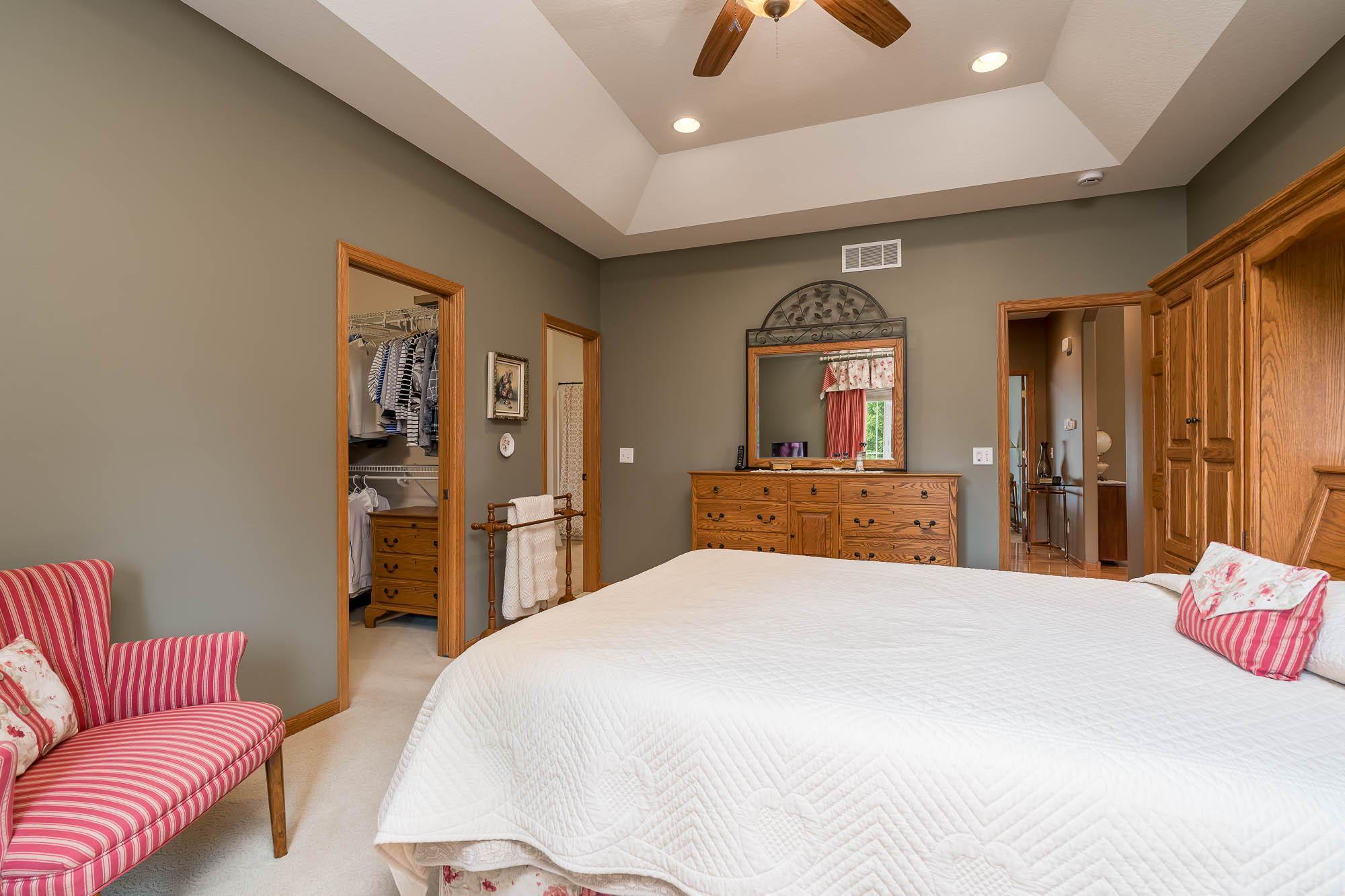 25-web-or-mls-117-grovebrook-drive.jpg