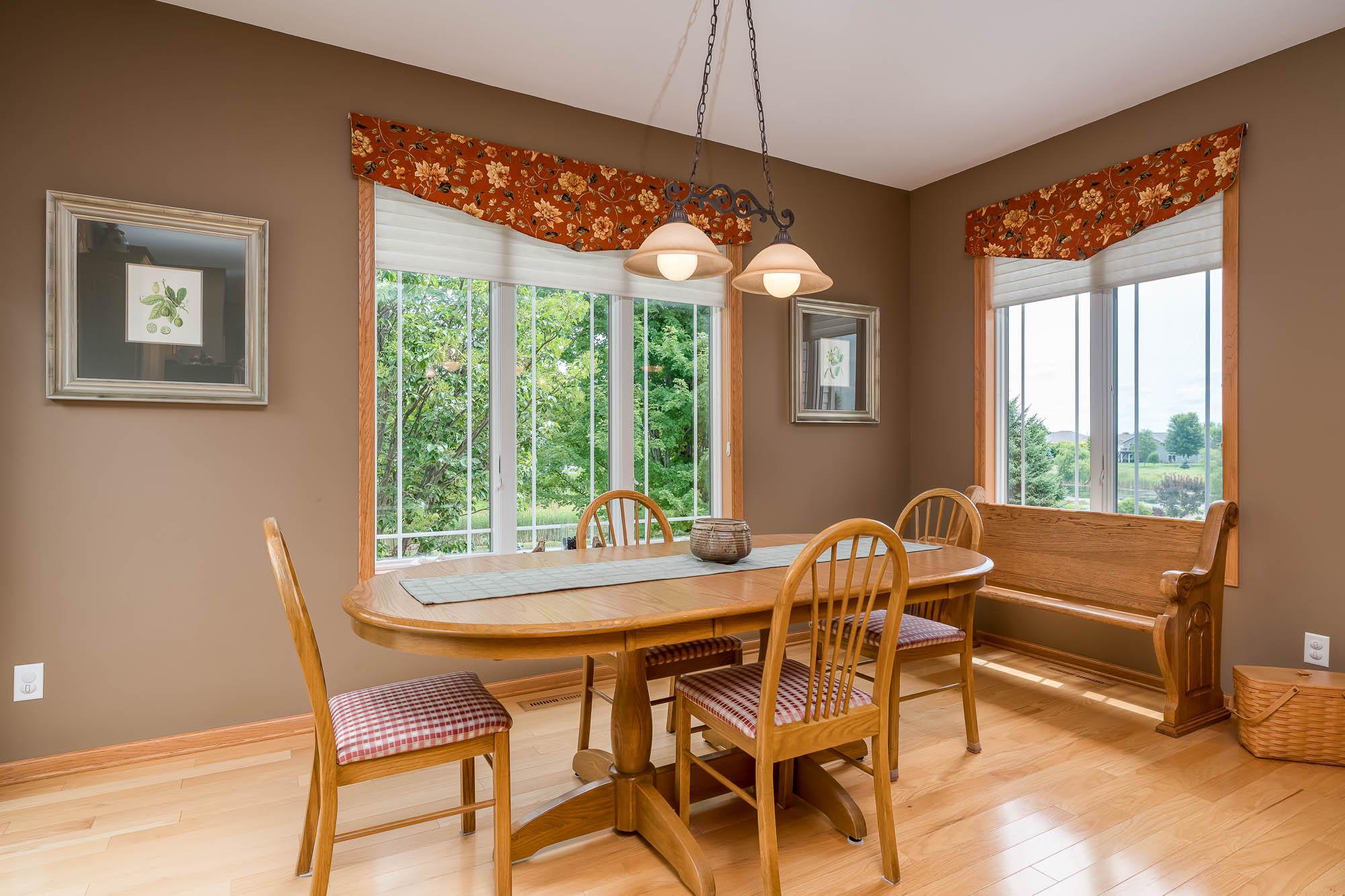 14-web-or-mls-117-grovebrook-drive.jpg