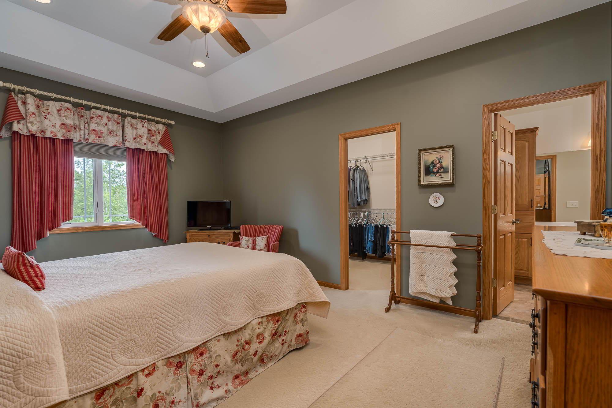 22-web-or-mls-117-grovebrook-drive.jpg