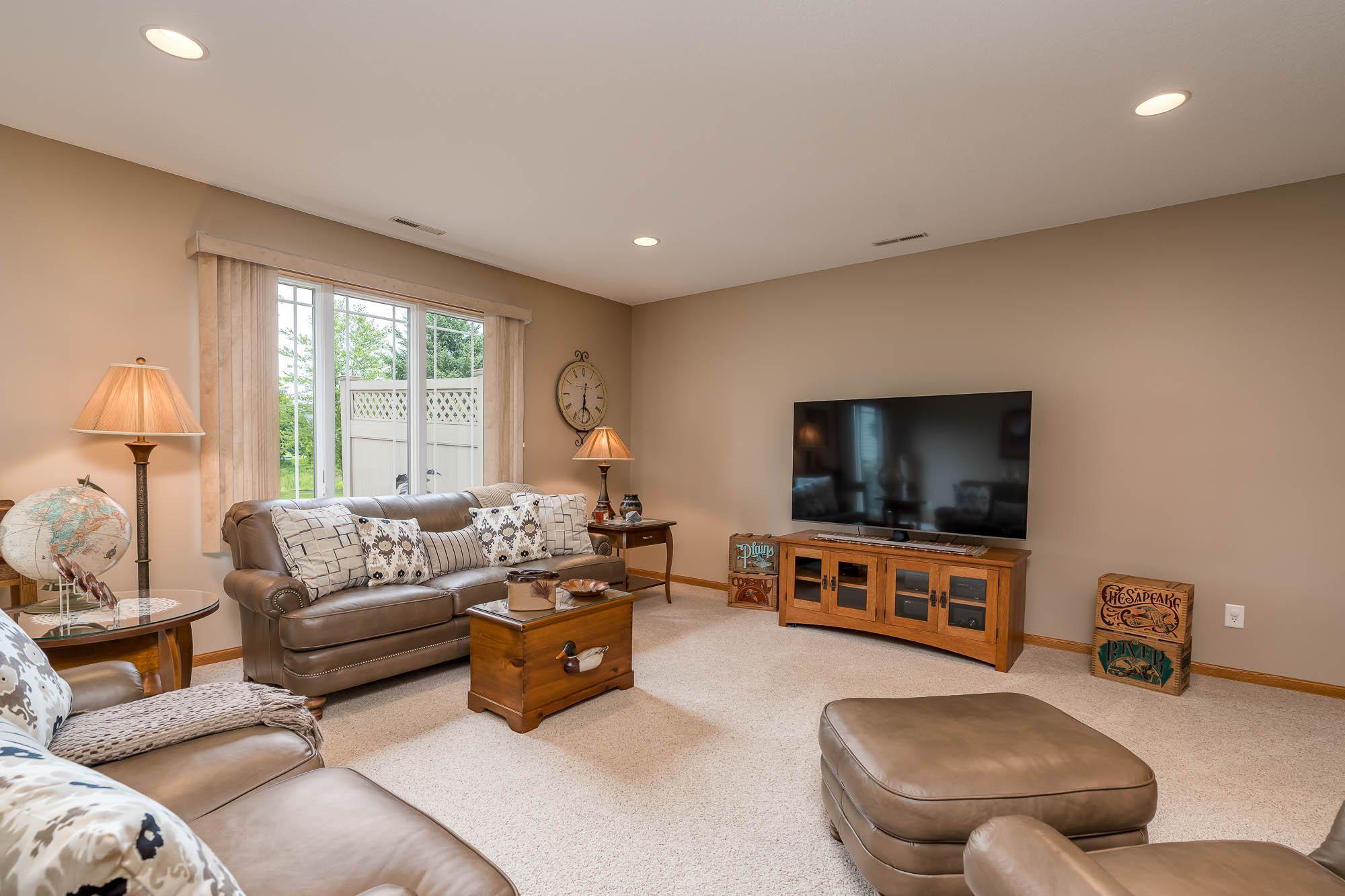 32-web-or-mls-117-grovebrook-drive.jpg