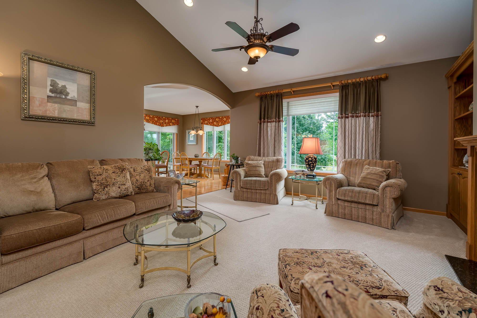 10-web-or-mls-117-grovebrook-drive.jpg