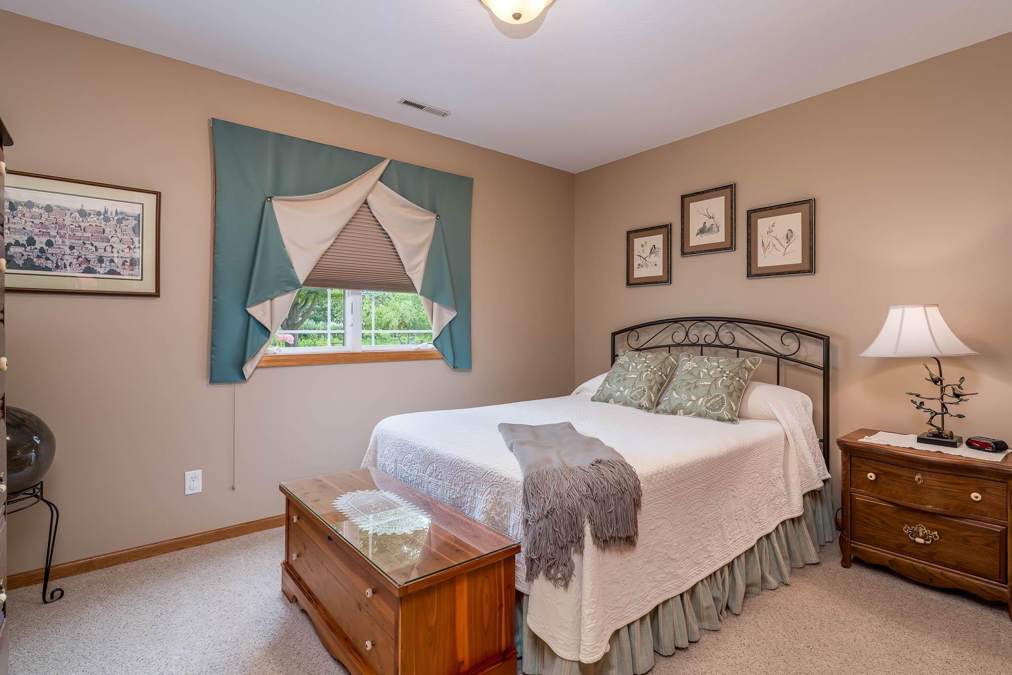 37-web-or-mls-117-grovebrook-drive.jpg