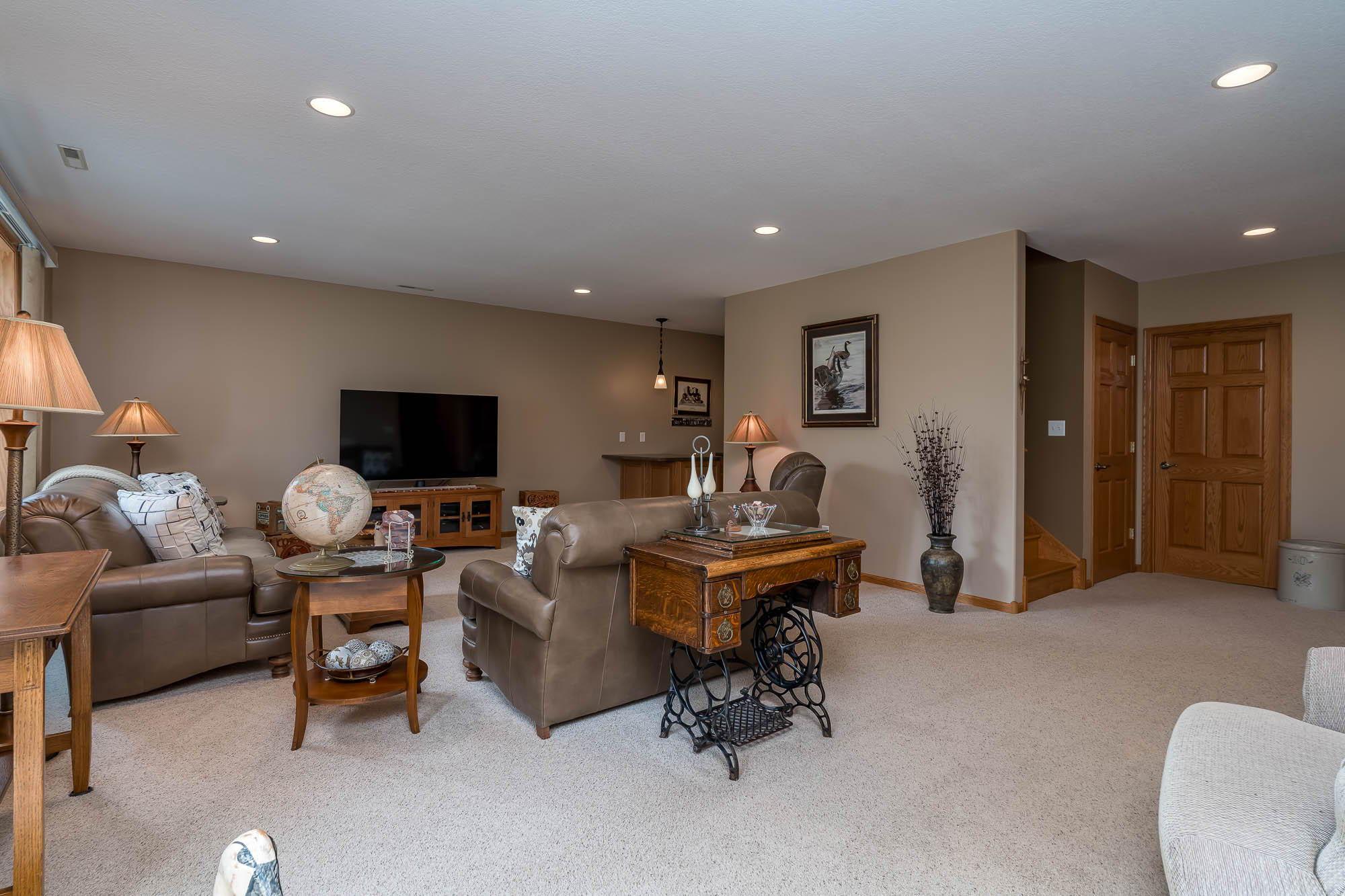36-web-or-mls-117-grovebrook-drive.jpg