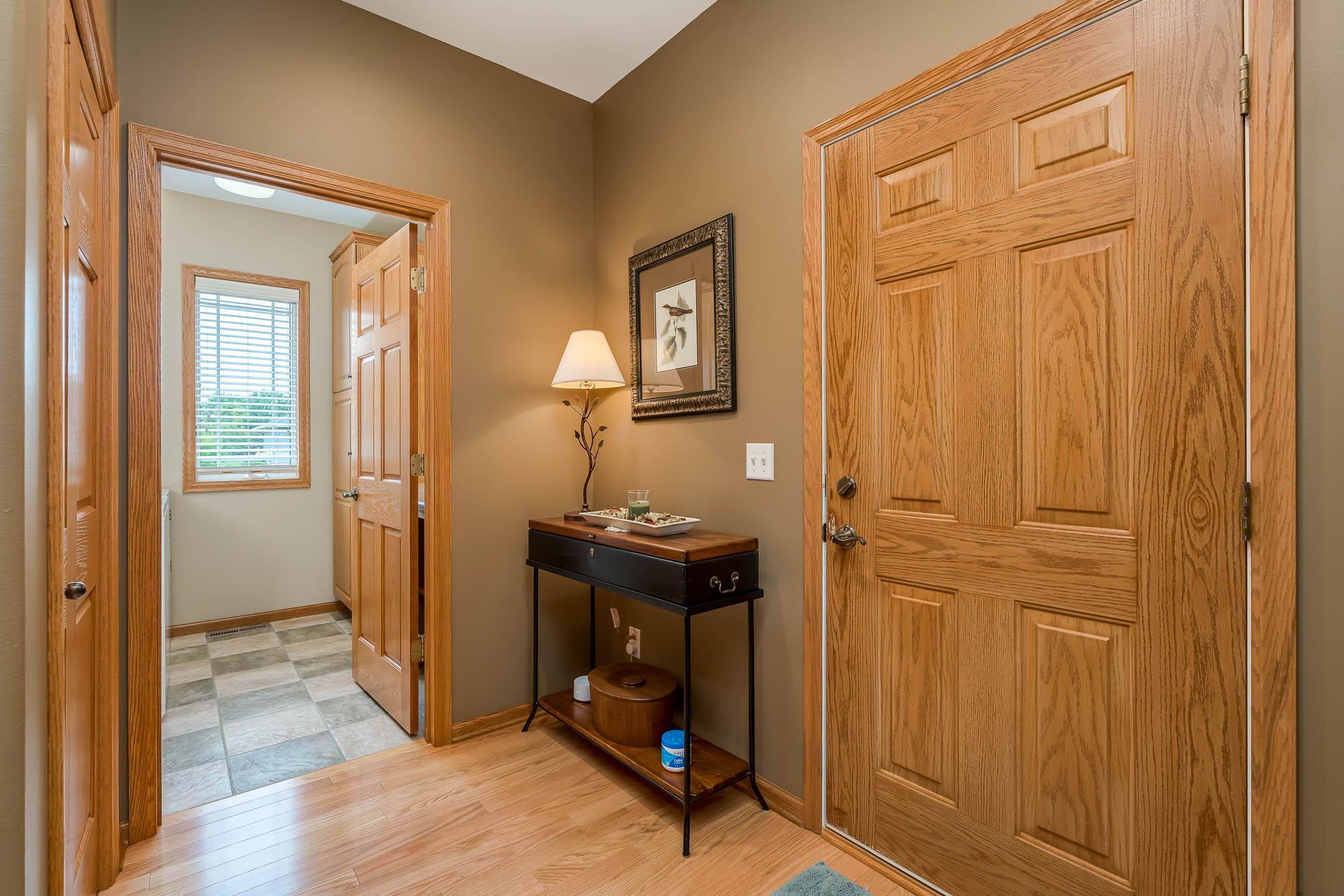 20-web-or-mls-117-grovebrook-drive.jpg