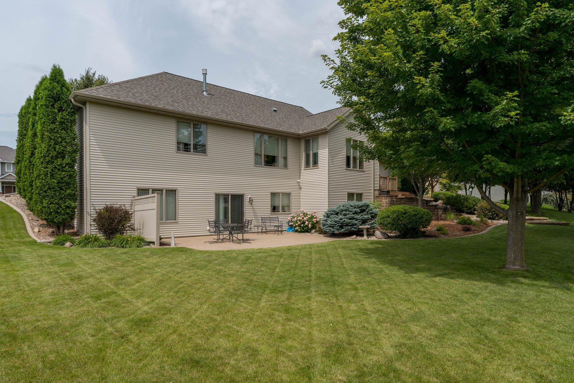 47-web-or-mls-117-grovebrook-drive.jpg