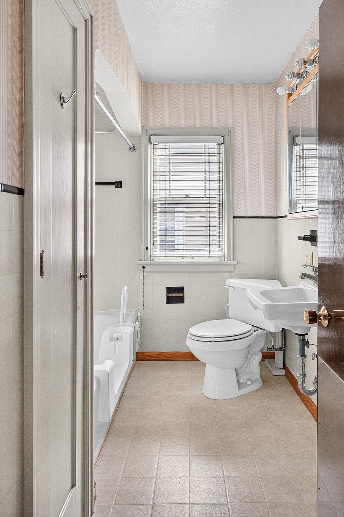 web_bathroom.jpg