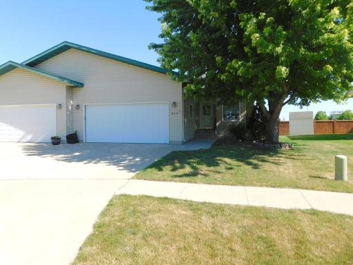 840 Lakeridge Place, West Fargo, ND 58078