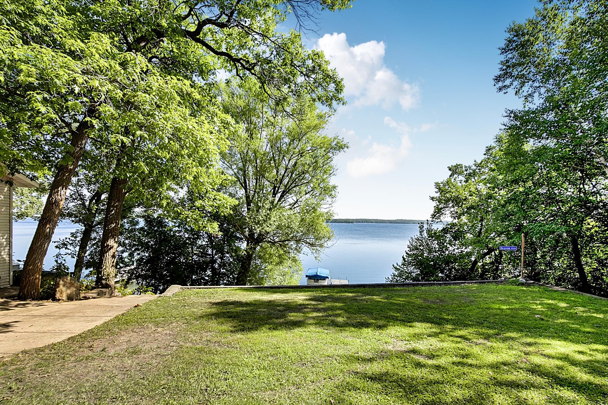 This level area in the back yard is great for yard games or bon fires and offers some of the best laek views around!