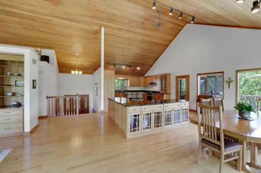 502 Shoreline Drive, Wayzata, MN 55391