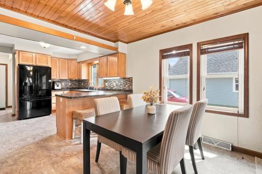 Dining & Kitchen