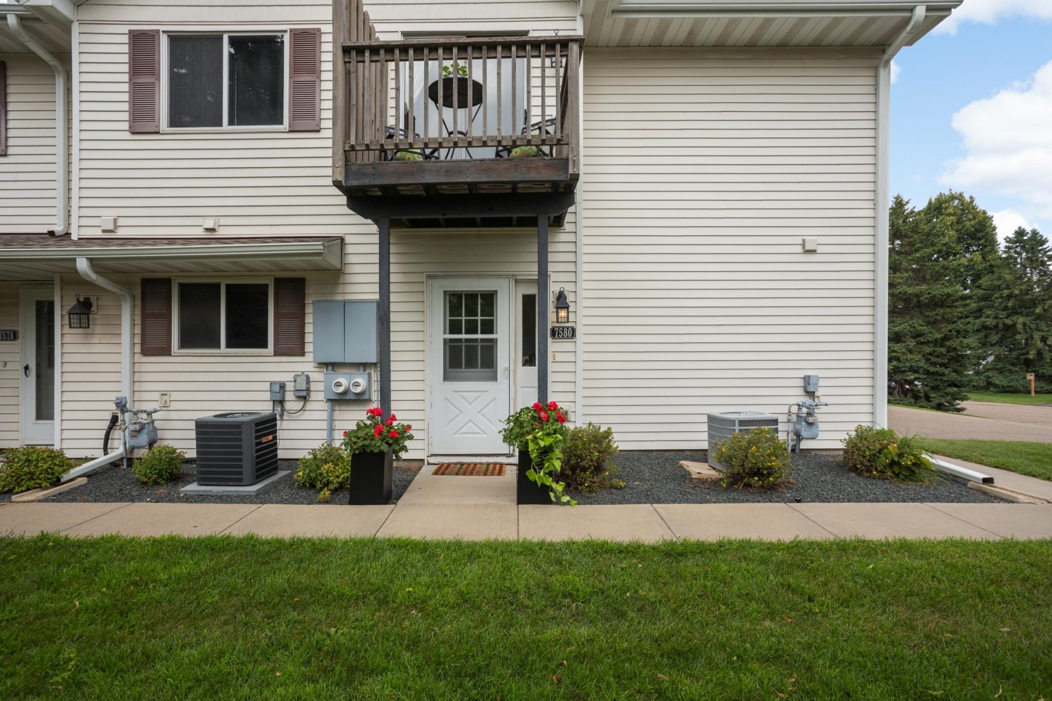 Inviting entry and well maintained exterior.