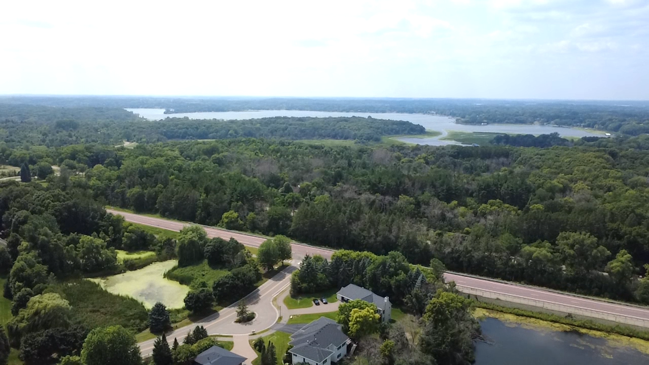 Close to Minnewashta Lake and Regional Park