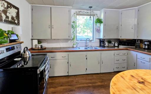 H kitchen.jpg