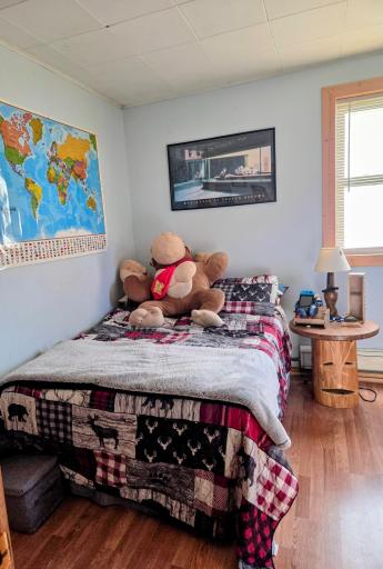 H ll bedroom