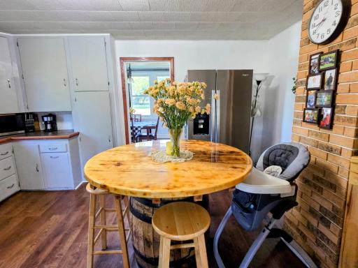 H kitchen area
