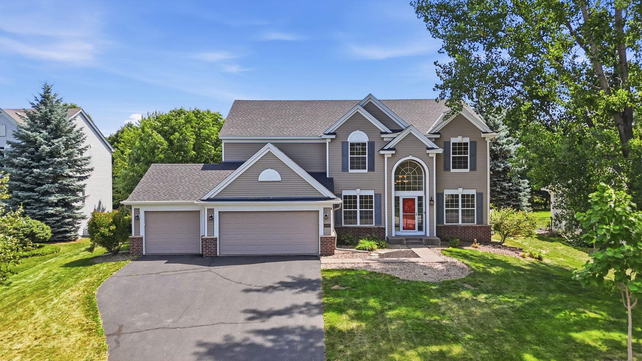 Welcome to 2489 Eyrie Dr, Woodbury