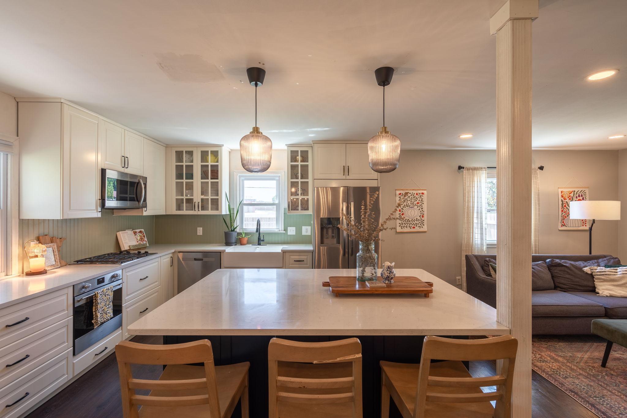 Kitchen - oversized island