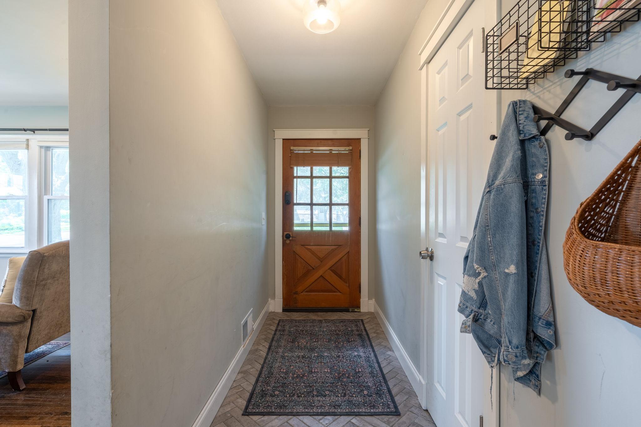 Foyer/front door