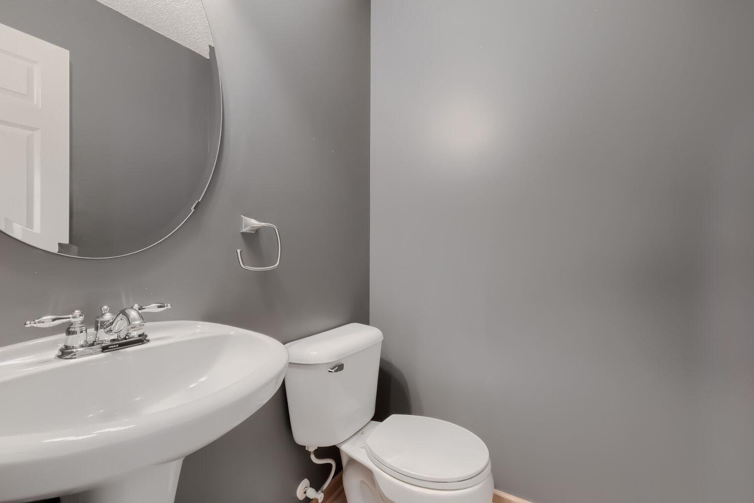 4360 Empress Dr N - Web Quality - 012 - 12 Powder Room.jpg