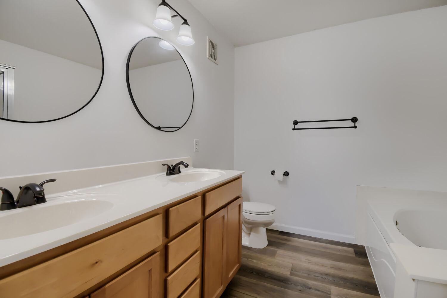 4360 Empress Dr N - Web Quality - 015 - 15 Primary Bathroom.jpg