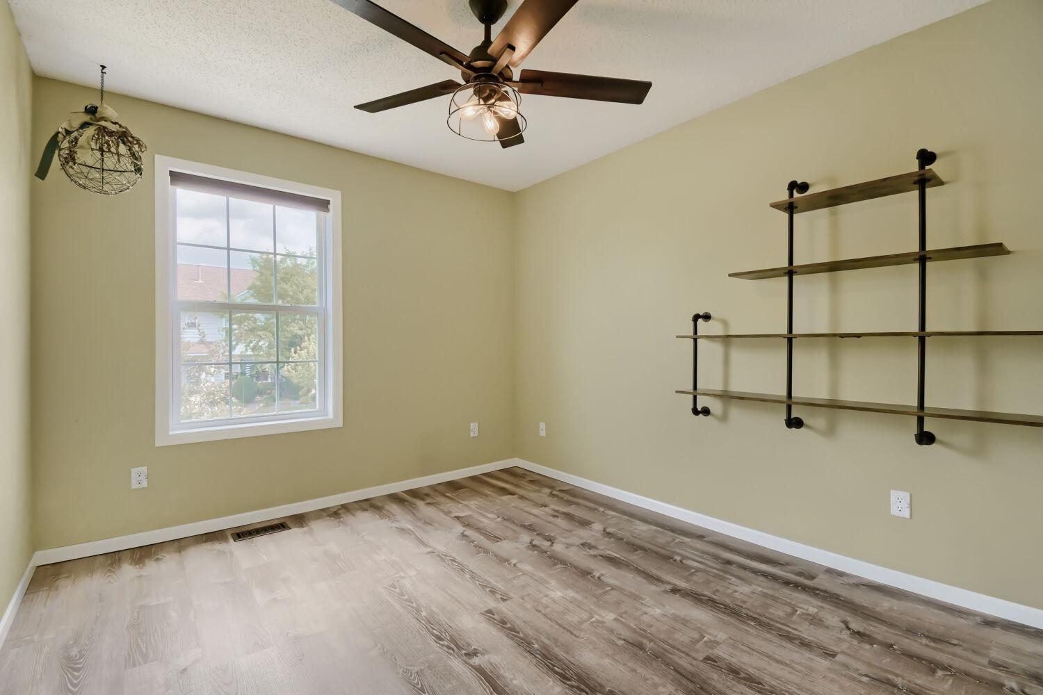 4360 Empress Dr N - Web Quality - 016 - 16 Bedroom.jpg