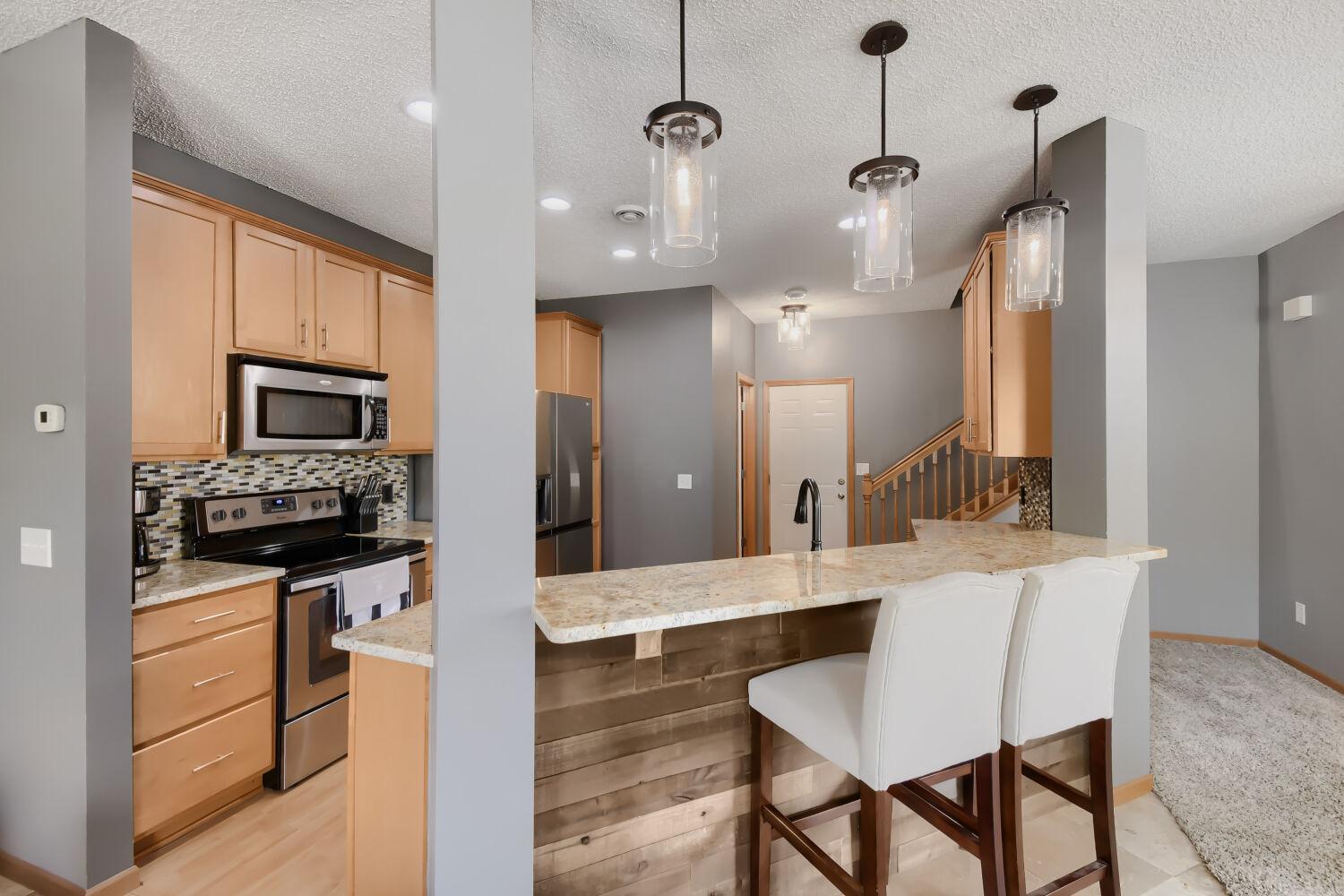 4360 Empress Dr N - Web Quality - 008 - 08 Kitchen.jpg