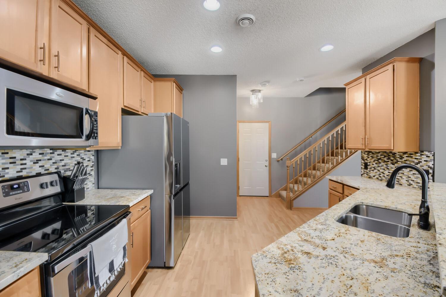 4360 Empress Dr N - Web Quality - 010 - 10 Kitchen.jpg
