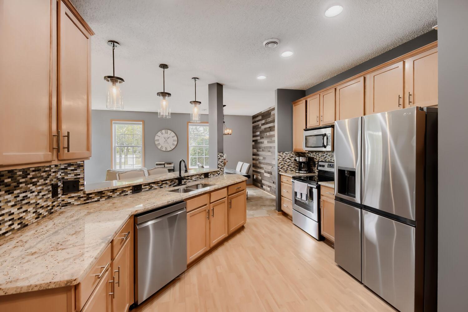 4360 Empress Dr N - Web Quality - 011 - 11 Kitchen.jpg