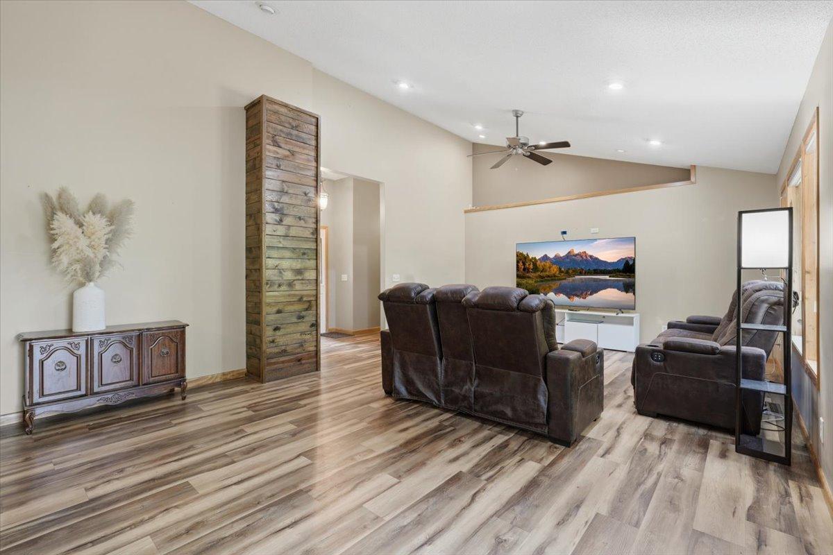 02-Living Room.jpg