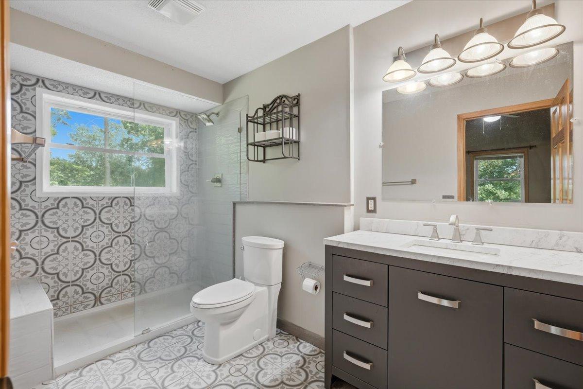 12-Bathroom 1.jpg
