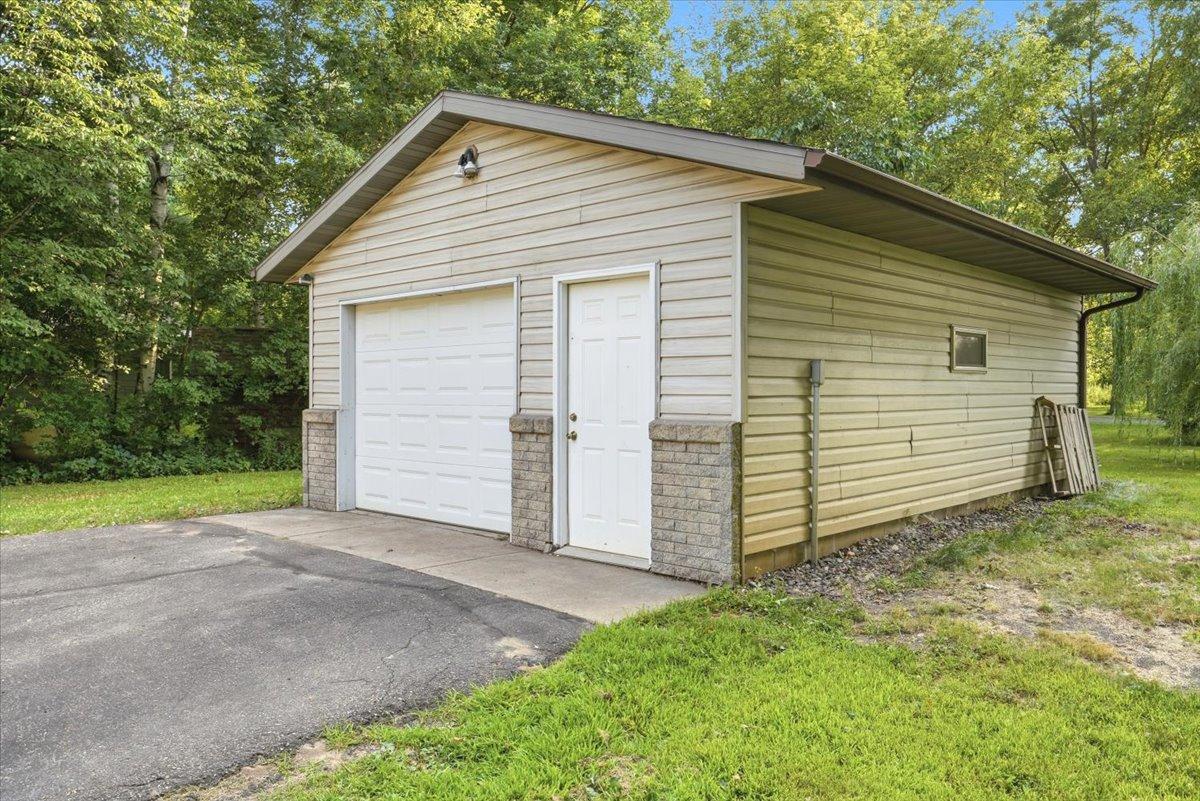 26-Detached Garage.jpg