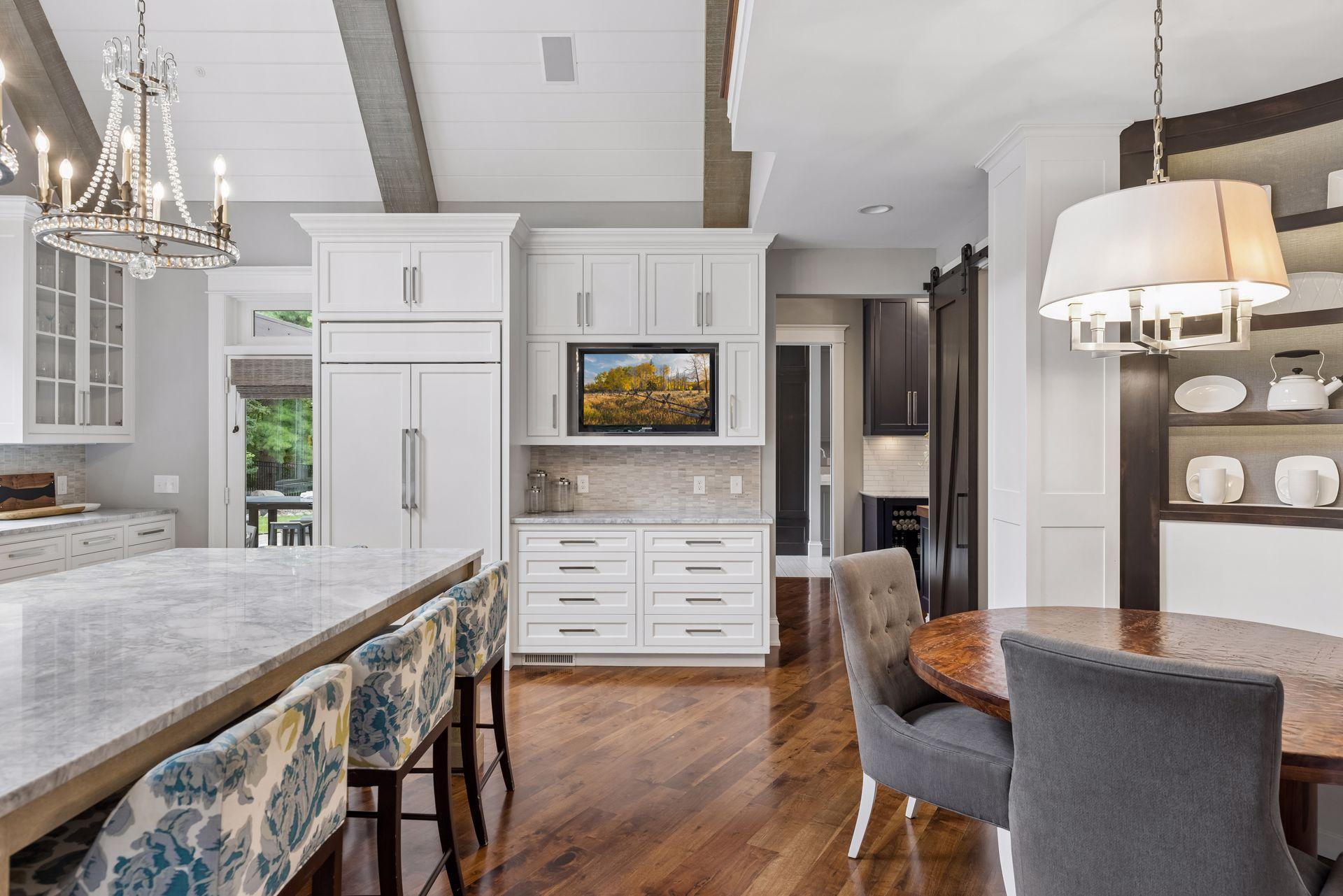 Kitchen w/ Breakfast Nook