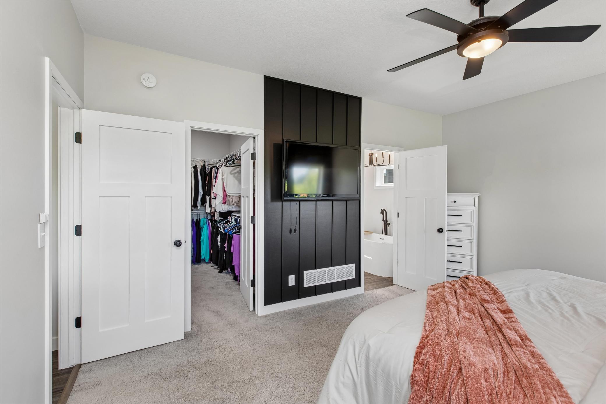 Primary bedroom with en-suite and walk in closet