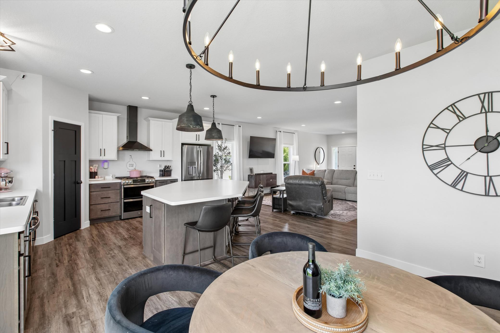 Informal dining area convenient to kitchen