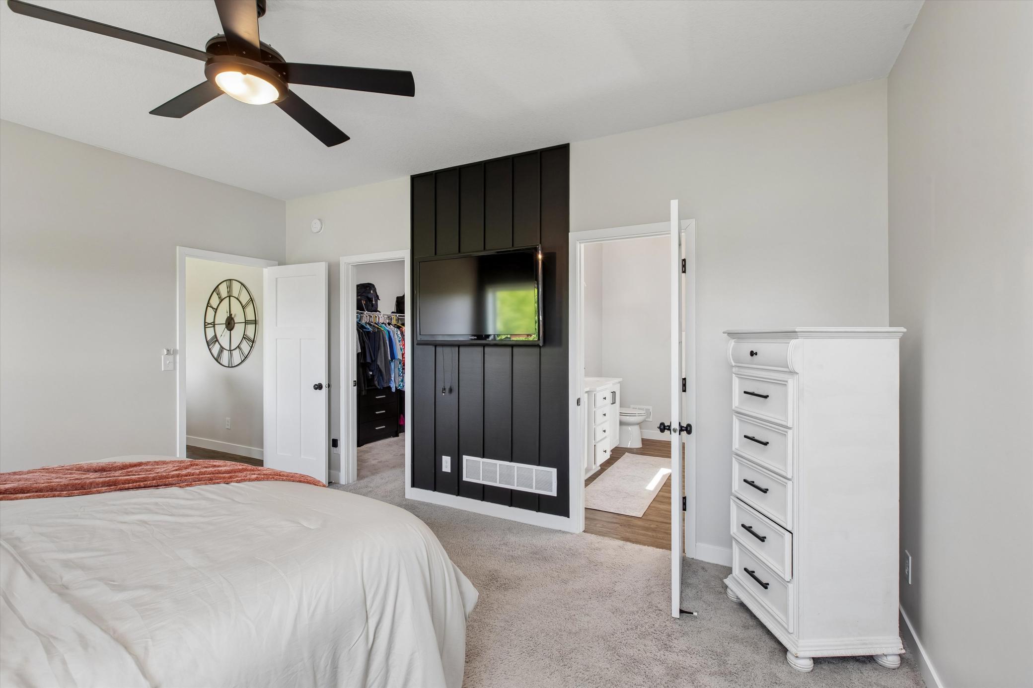 Both bedrooms have ceiling fans