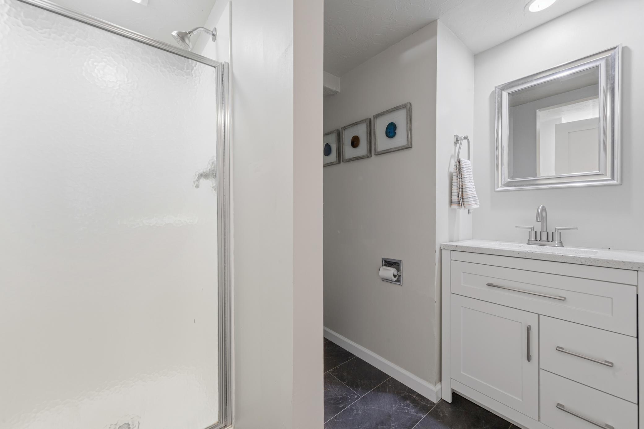 33 bathroom_lower.jpg