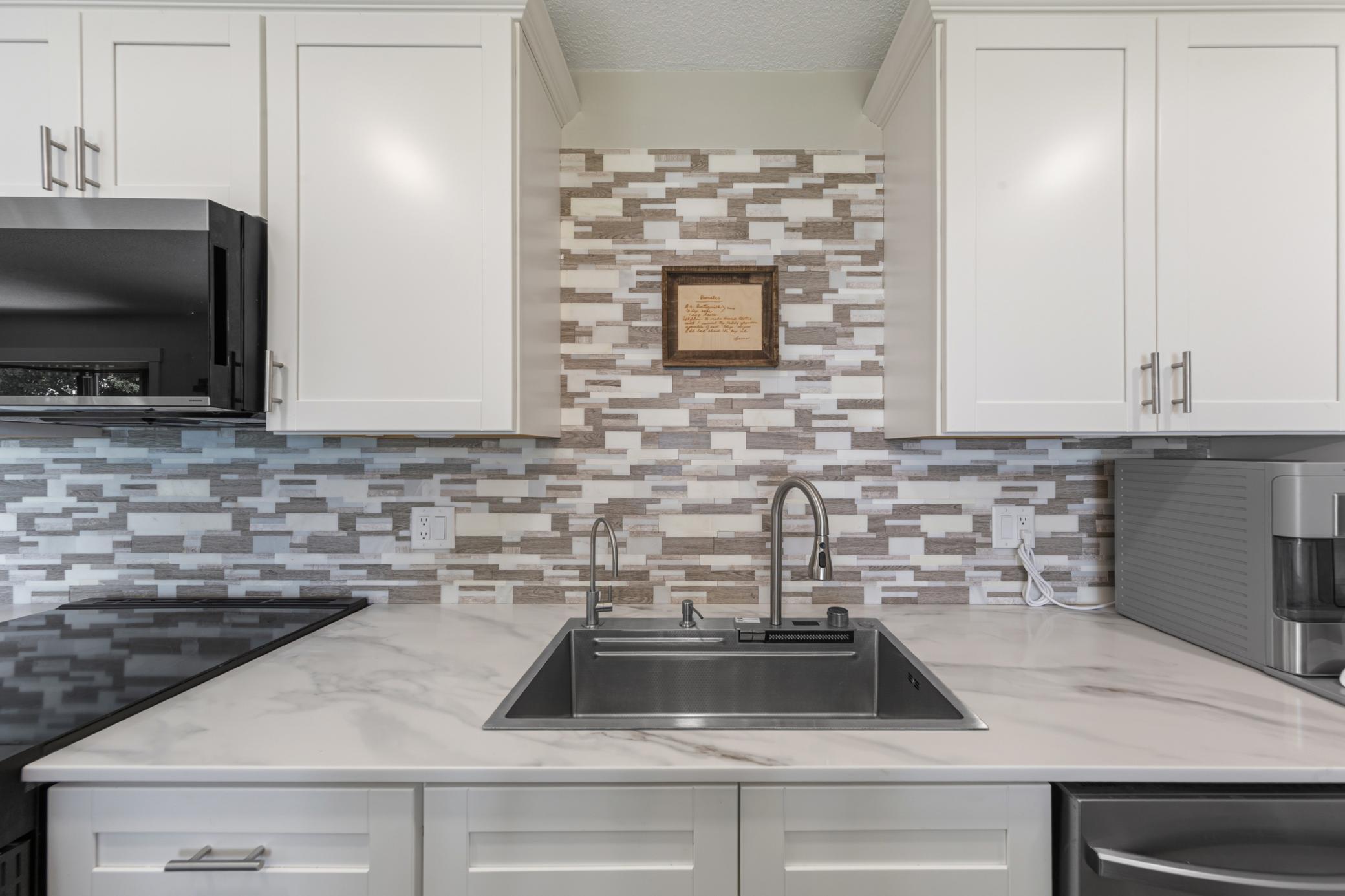 15 kitchen.jpg