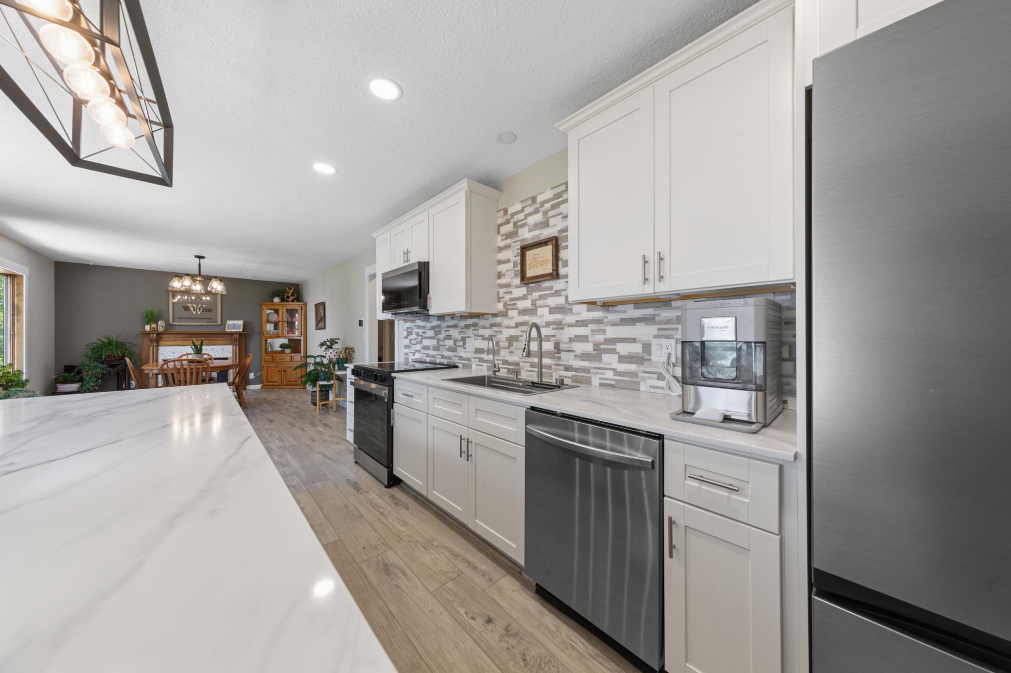 16 kitchen.jpg