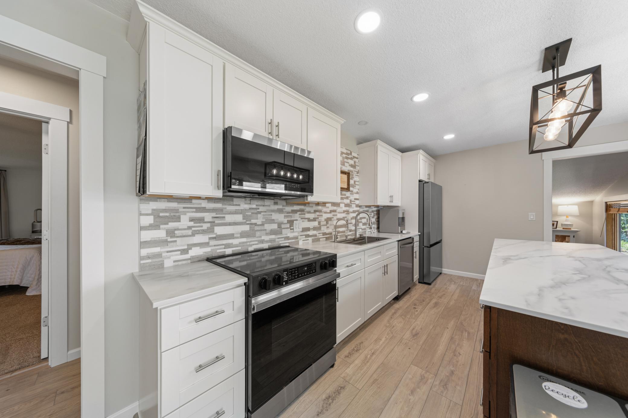 14 kitchen.jpg