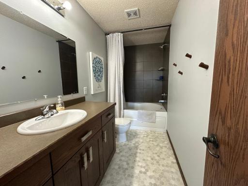 Primary Bath w/Soaker tub