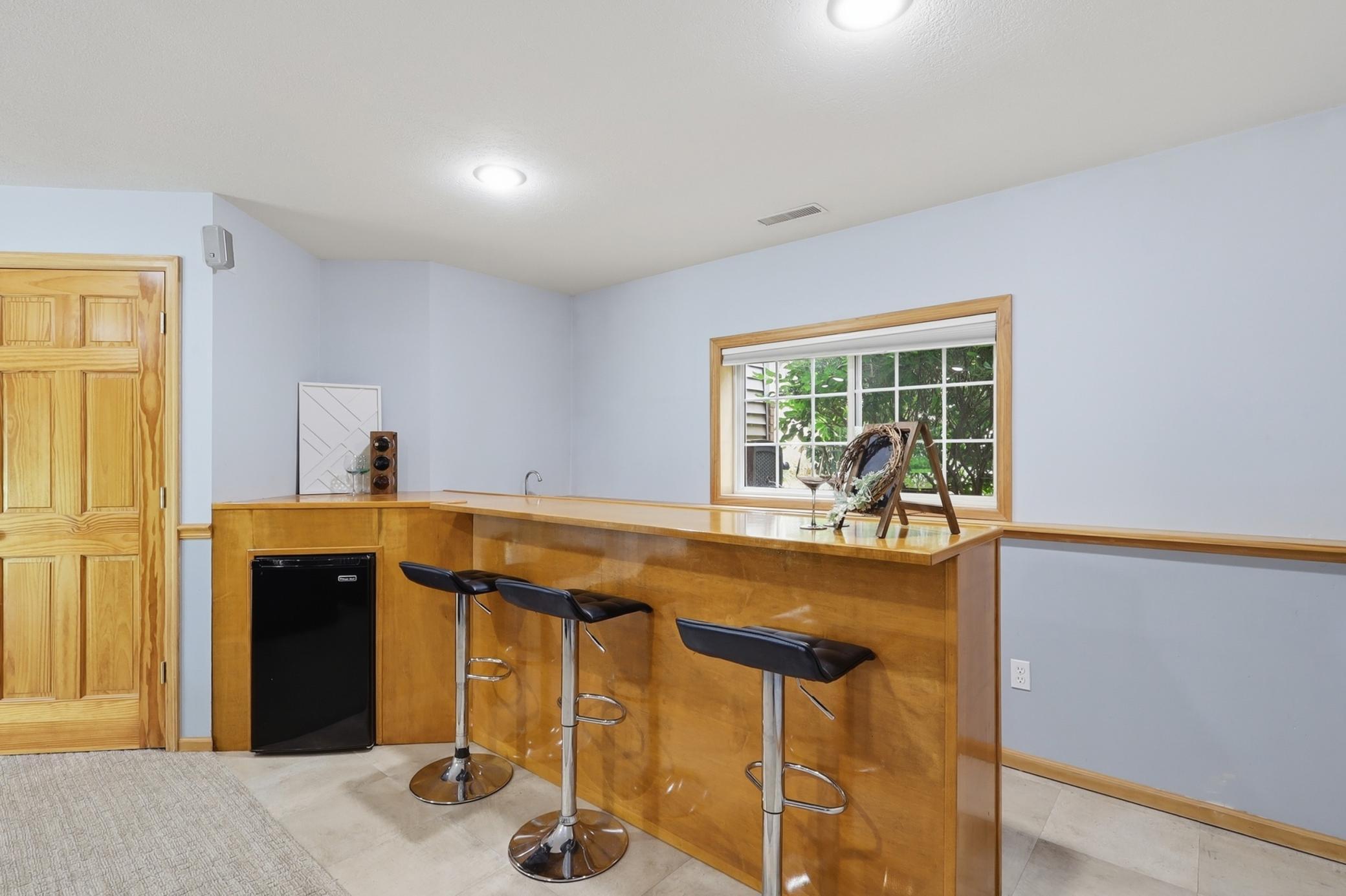 LL bar area