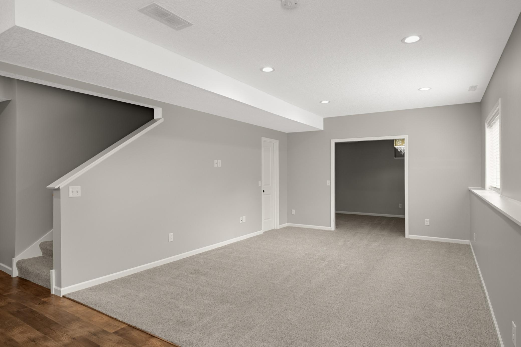 Flexible space, can be utilized in many ways!