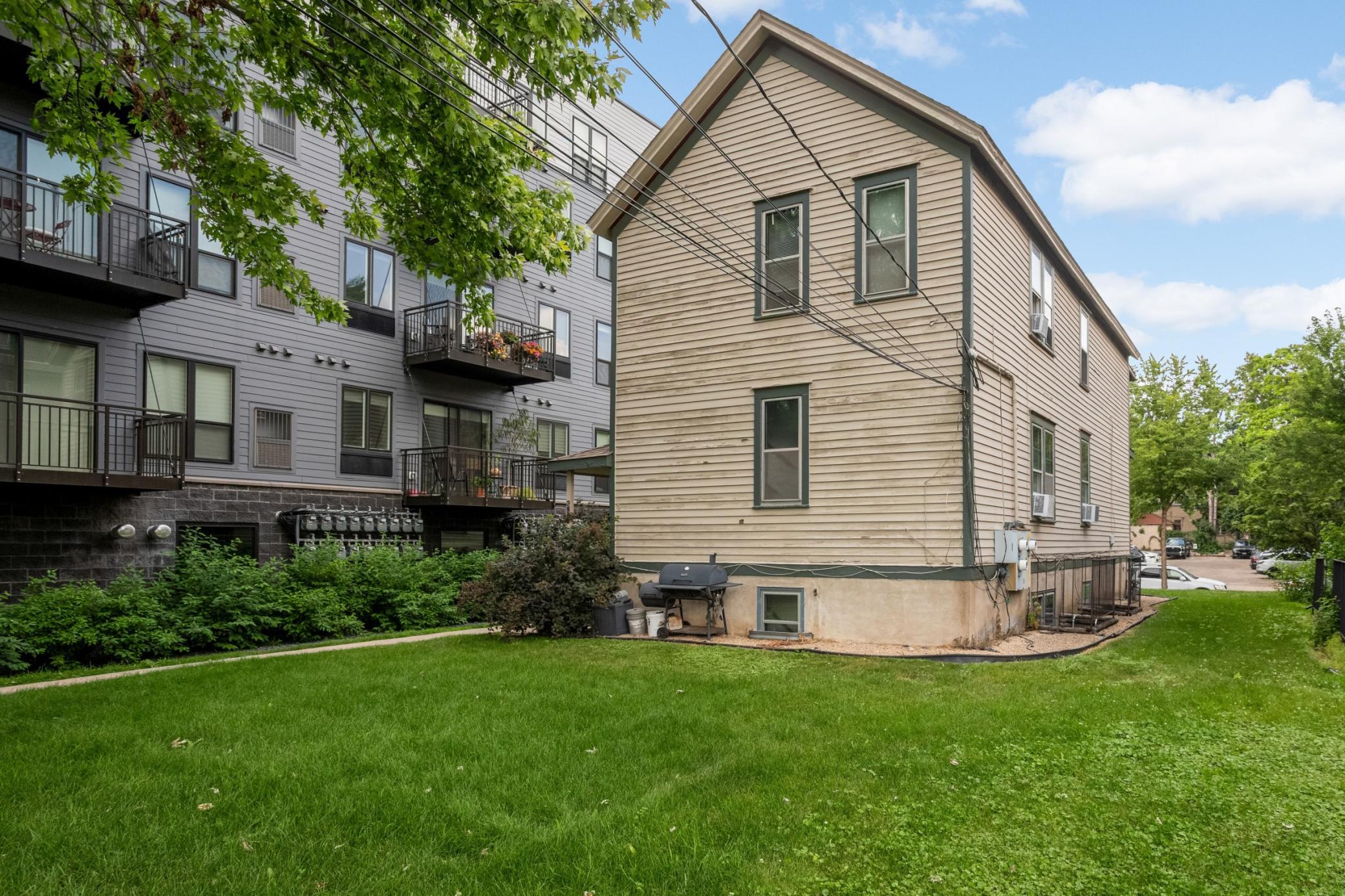 Spacious side yard with plenty of outdoor space.