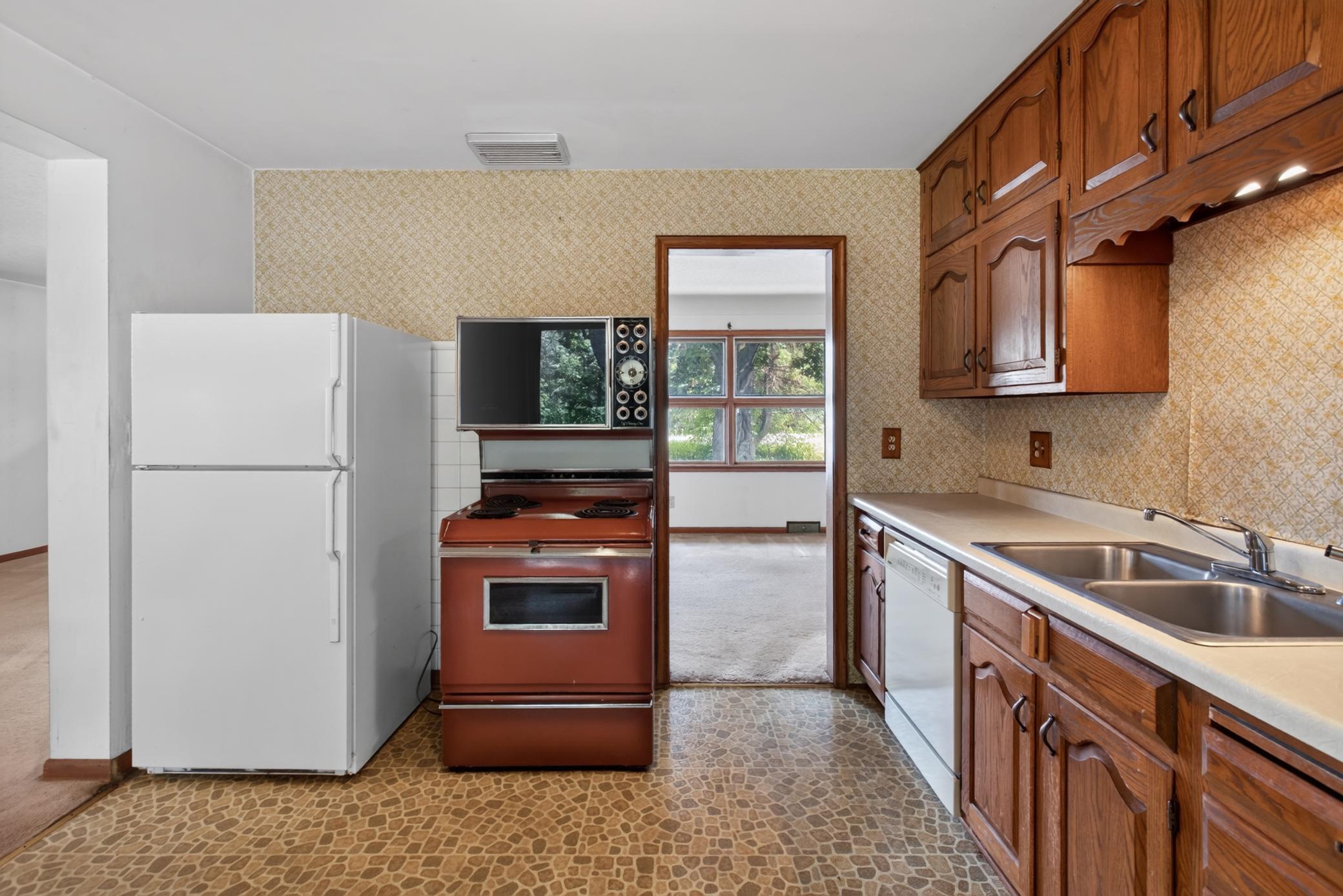 Main level: kitchen