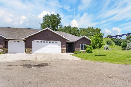 523 Legacy Lane, Valley City, ND 58072